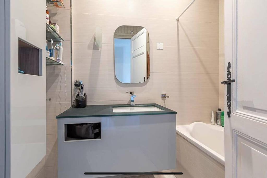 Exceptionnel 3 Pieces Art Deco En Dernier Etage Avec Garage Prive Centre Biarritz Apartman Kültér fotó